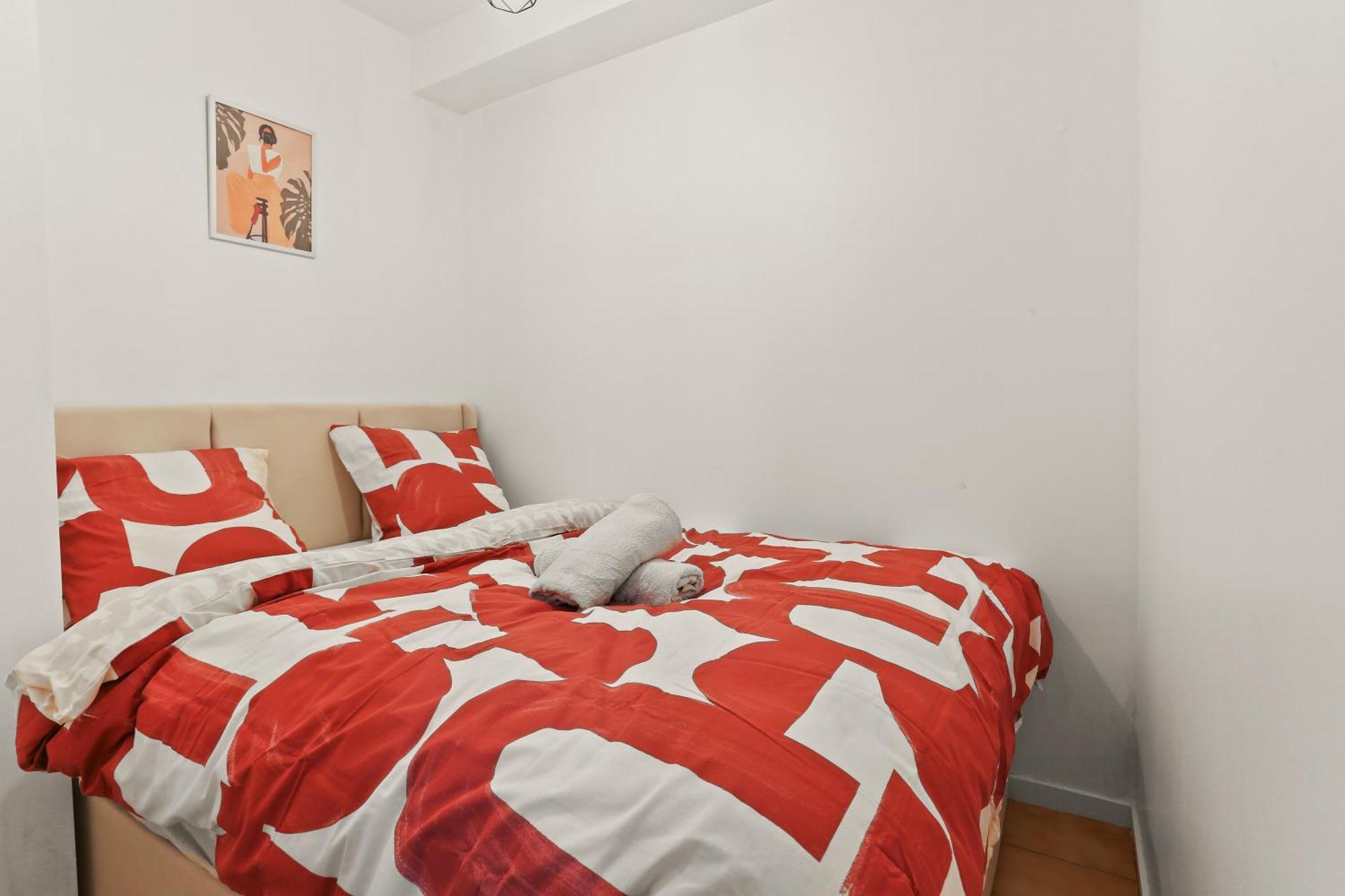 Parenthese Urbaine -1mn Metro - Paris - Wifi - Commerces - Balcon Vue Calme- Travail - Famille