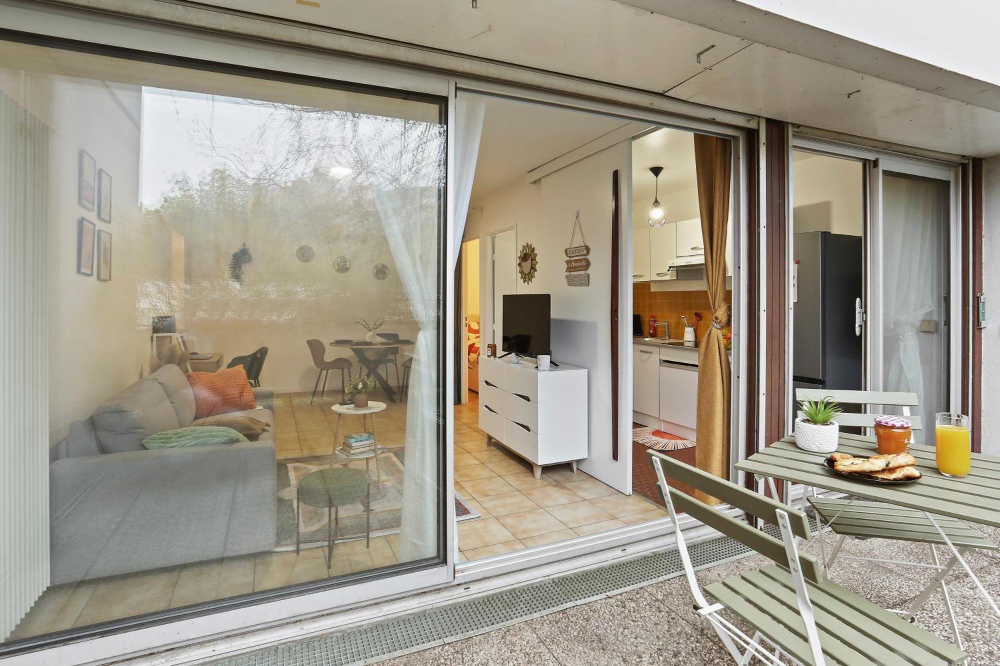 Appartement Parenthese Urbaine -1mn Metro - Paris - Wifi - Commerces - Balcon Vue Calme- Travail - Famille *